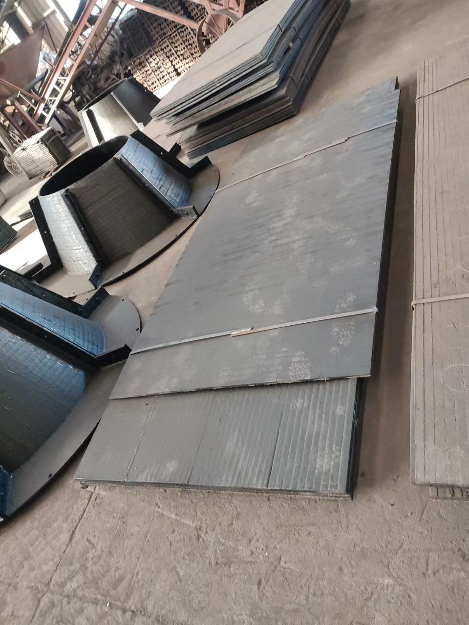 台湾堆焊耐磨板 高铬合金耐磨板